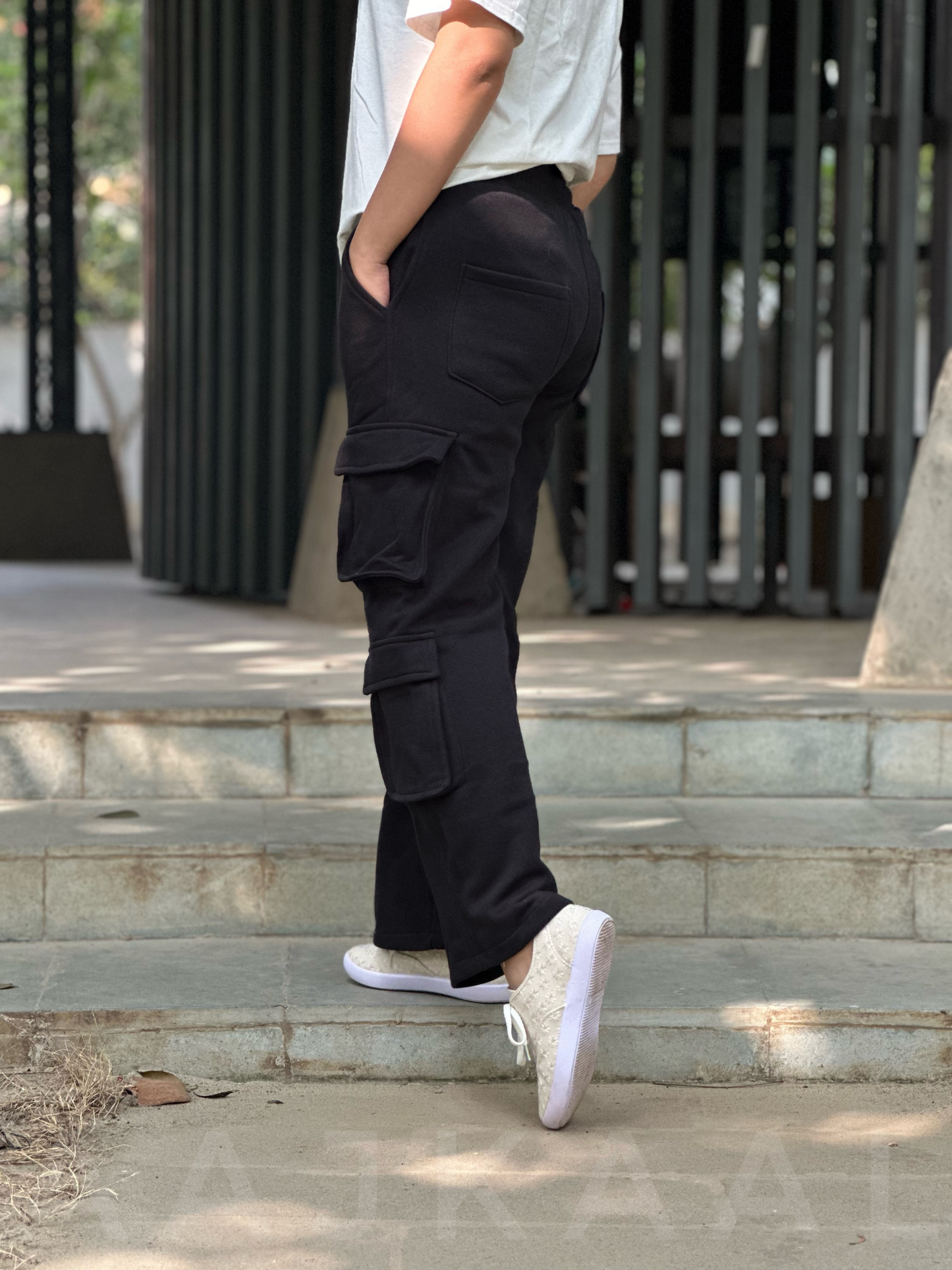 Women Black 8 Pockets Baggy Sweatpant